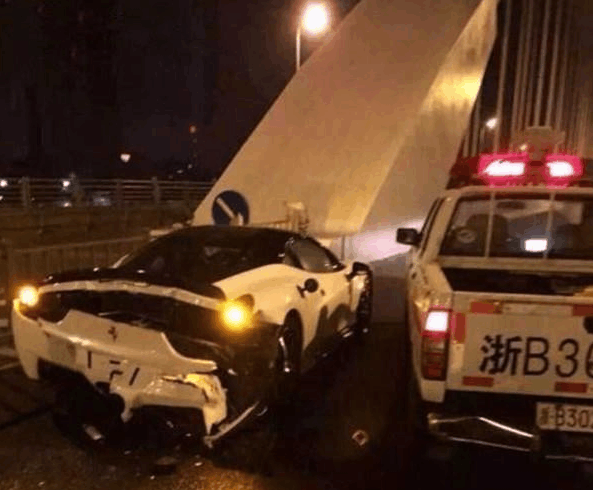 应超速被追尾, 百万豪车毁坏, 该怎么办?