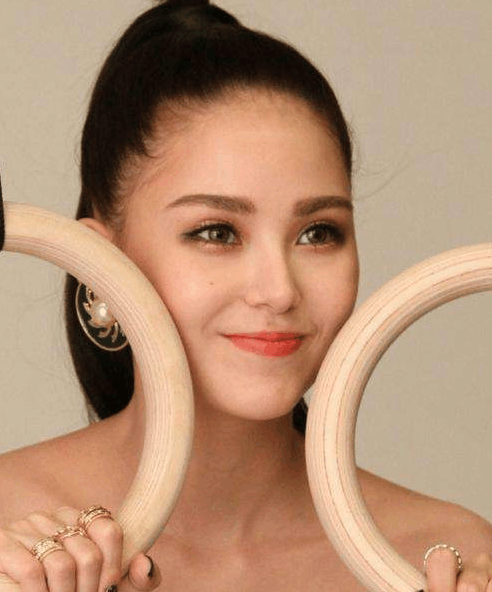 昆凌素颜出镜暴露真实状态, 生完两个孩子后的她, 衰老太迅速