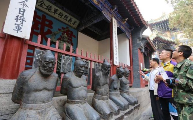 秦桧跪了八百多年想要站起来,岳飞后人斩钉截铁两个字:不行!
