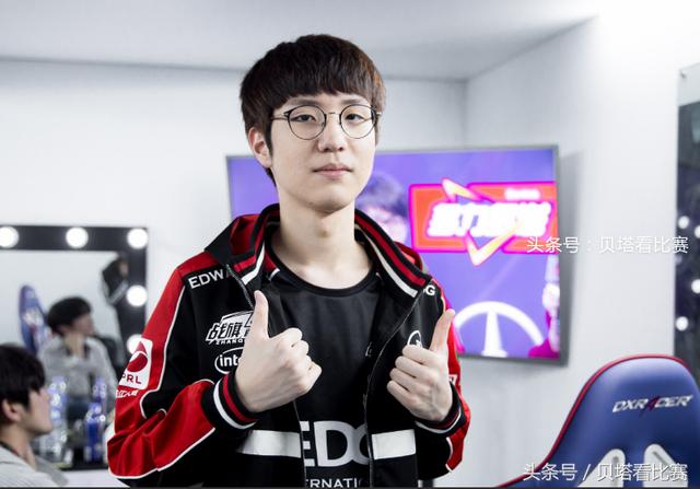 EDG上单Ray韩服Rank, 惨被余小C诺手花式单