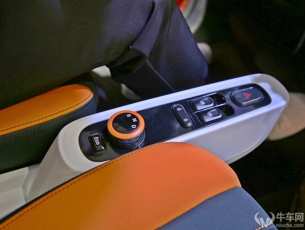 广州车展：陆地小精灵 尼欧Ⅱ电动微型车车展实拍