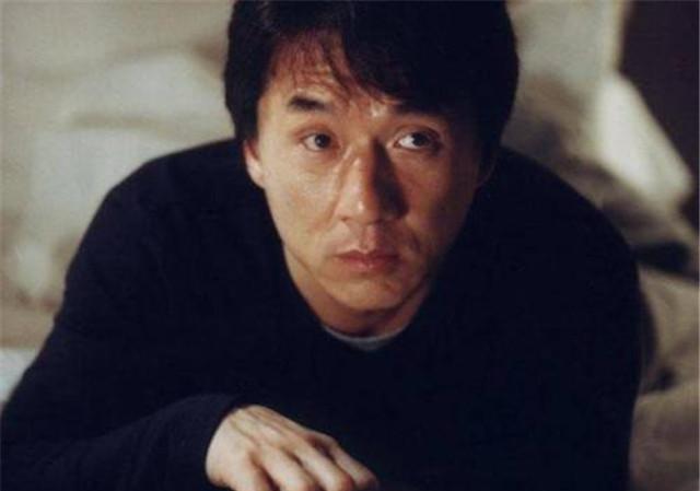 和成龙相差一个字，恋上小10岁女友15天闪婚，今开保时捷成这般！