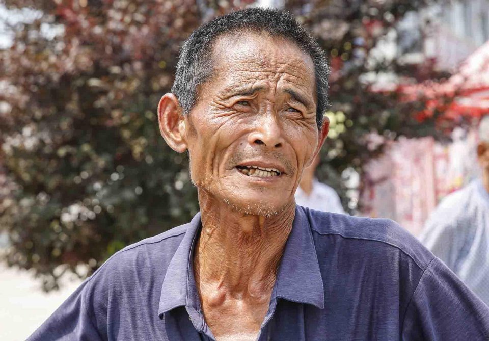 张玉征大爷今年72岁,地道的农村人.
