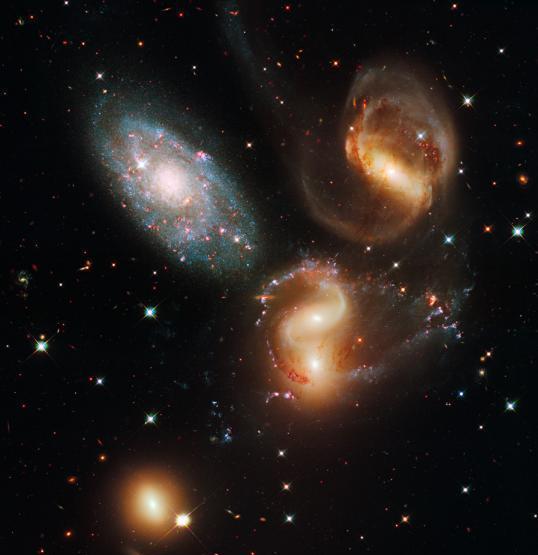 宇宙中的七姐妹星团是天空中最著名的