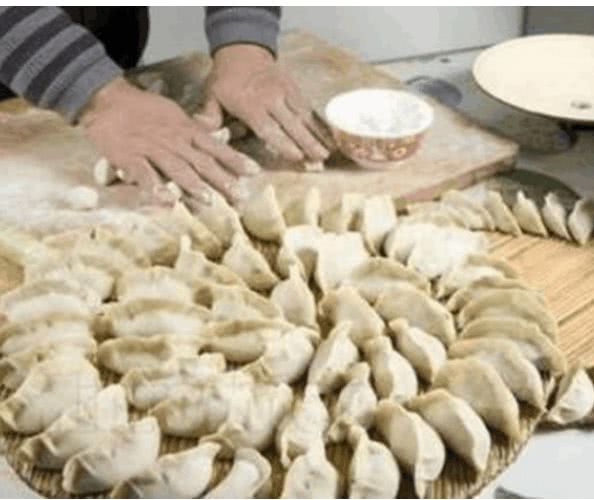 包好的手工饺子别直接放冰箱!只需多个步骤,饺子不粘连不破皮!