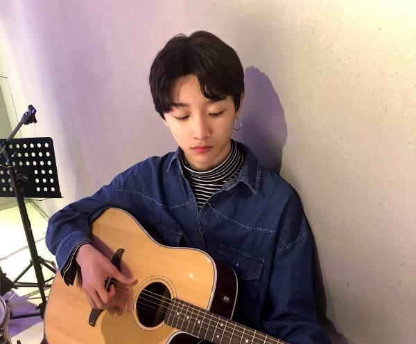 女装大佬艾比终于穿上了男装，女粉丝心动了