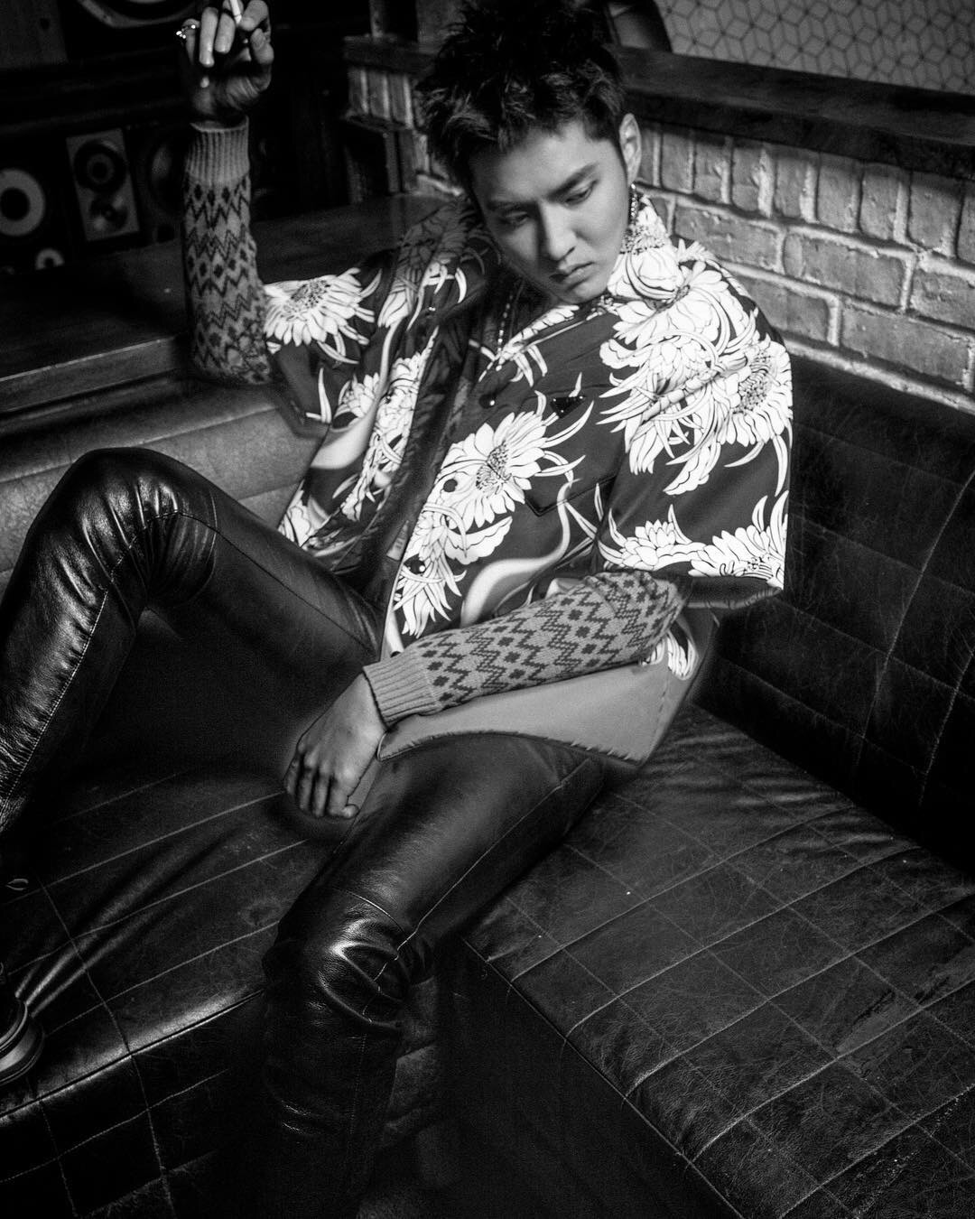 吴亦凡登美国《Flaunt Magazine》20周年刊，复古的风格非常吸睛