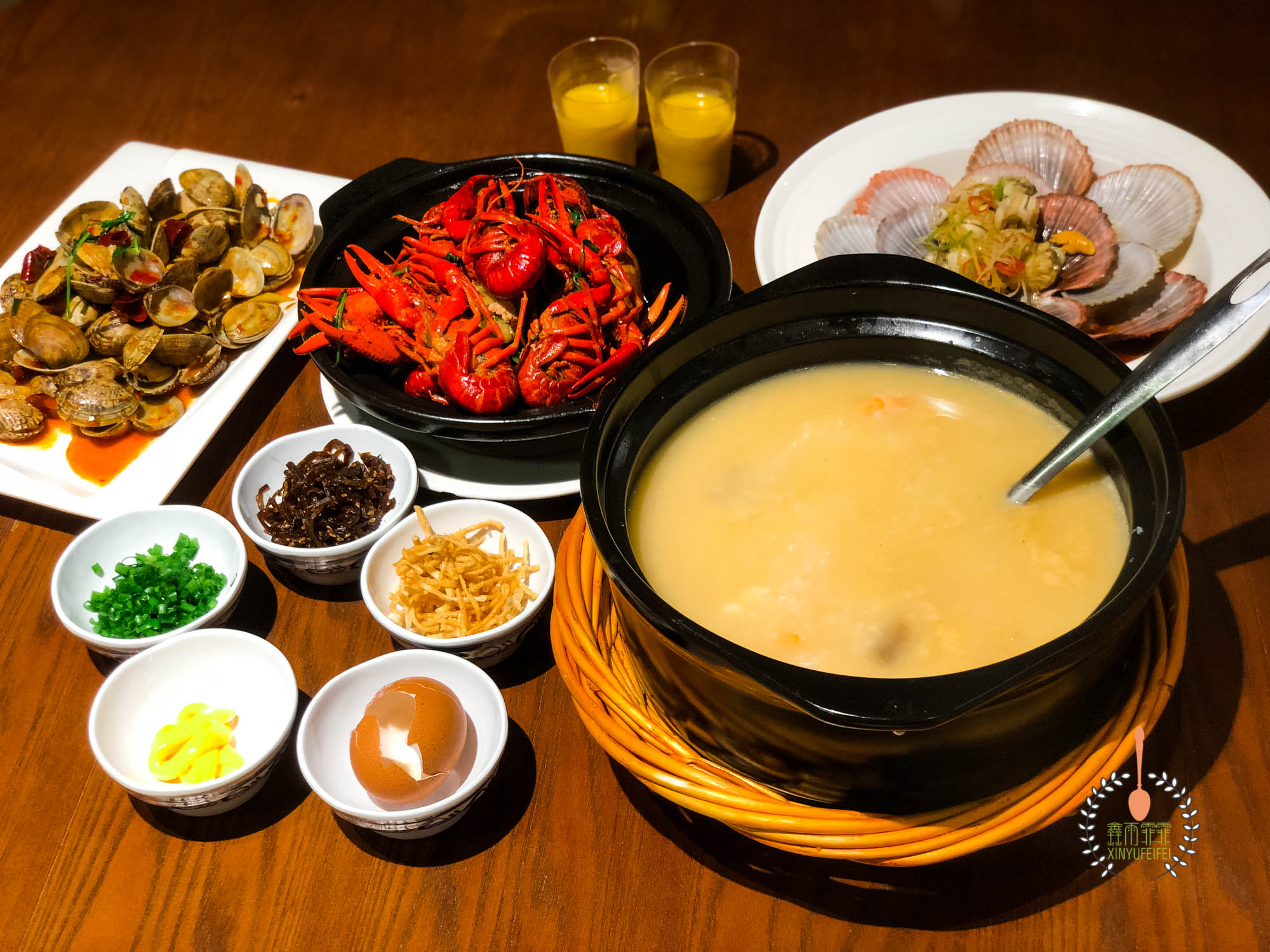 老公对家人从不小气,周末做一桌子饭菜,老婆女儿心满意足好幸福