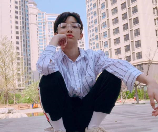 女装大佬艾比终于穿上了男装,女粉丝心动了