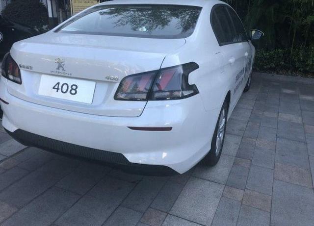 2019款标致408现身街头,颜值再度升级,买朗逸