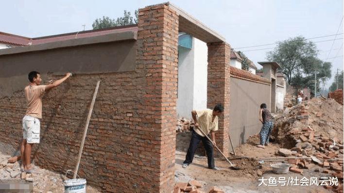 老房拆了重建也不准, 楼层加高也不准, 有宅基地