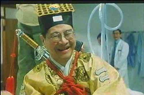 有六兄弟姐妹,林正英排行第三,与其兄姐一样,他曾在信义会小学就读
