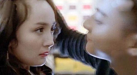 杨幂发际线回归,新造型让人舔屏,再也不是表情