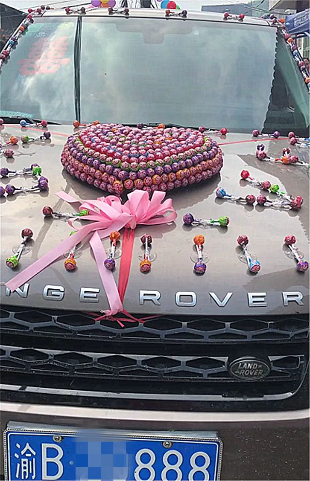 棒棒糖做的婚车图片