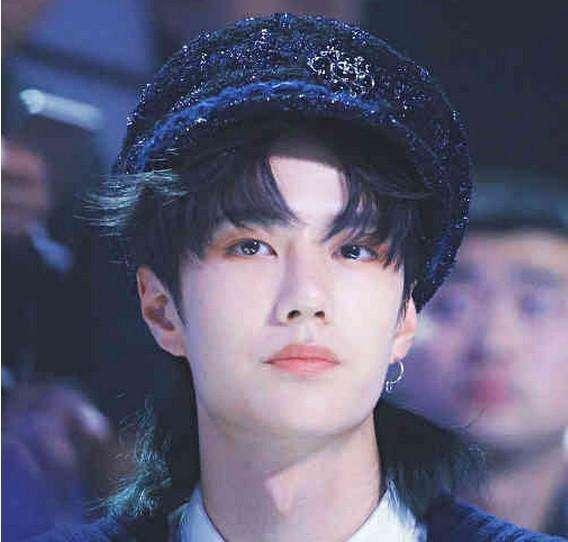 蔡徐坤模仿王一博新发型,被嘲丑爆了,网友:走自己风格