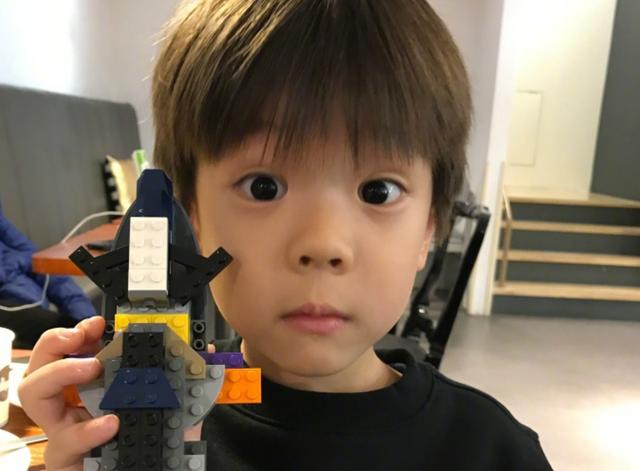 霍思燕晒嗯哼照片，这个姿势亮了，网友：一看就是霍思燕教的！
