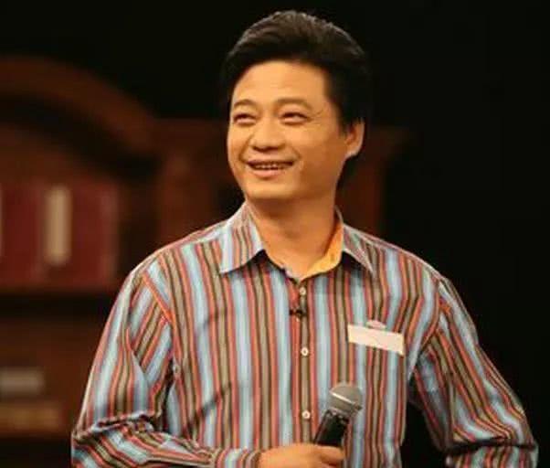 黄毅清连发十几条微博称崔永元包养情妇,微博