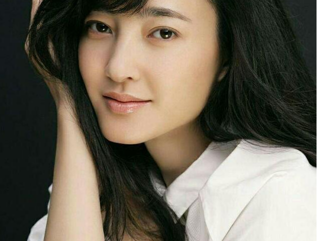 2004年出生的女明星,2006年出生的女明星 王丽坤内蒙古赤峰王丽坤,出生于内蒙古赤峰翁牛特旗乌丹镇,从小学习