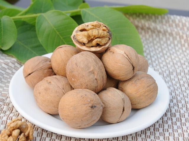 小孩子想长个儿,不需要吃钙片,每天吃点它,能促