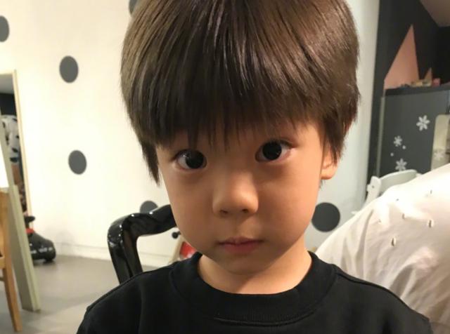 霍思燕晒嗯哼照片，这个姿势亮了，网友：一看就是霍思燕教的！