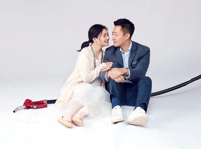 汪小菲带女儿去海边玩 穿白裙的小玥儿越来越像大s了