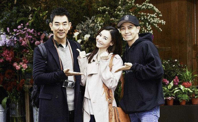 张柏芝现上海,小脚裤,豆豆鞋超显瘦,网友,春天的