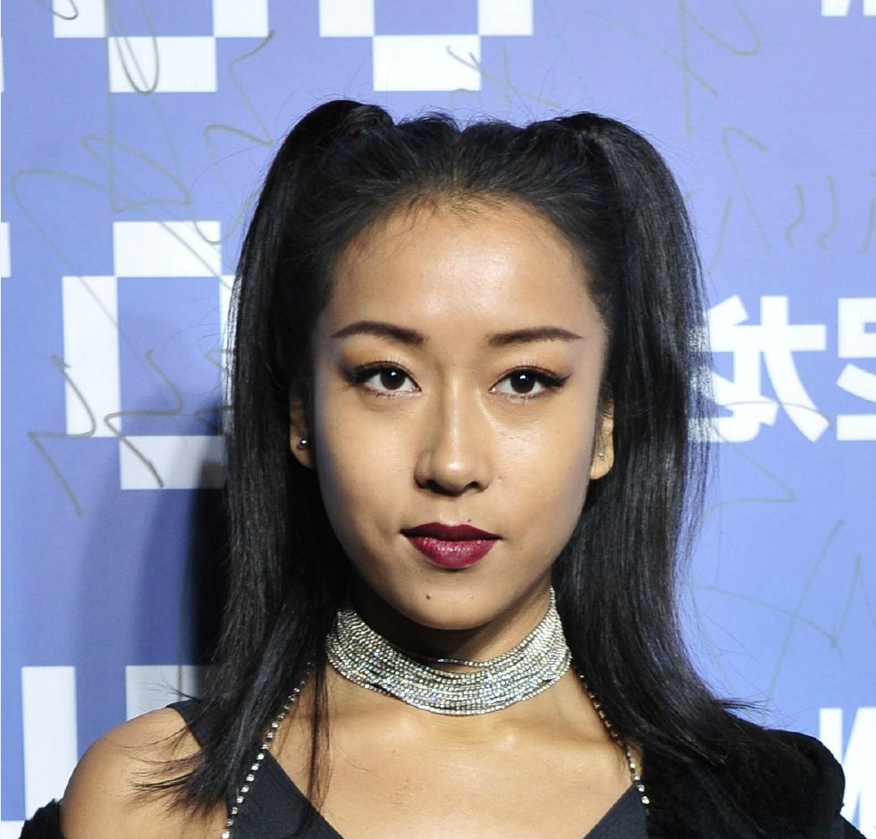 吉克隽逸现身某活动网友,这个发型好显嫩,瞬间减龄