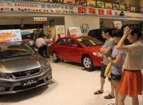 准备入手路虎揽胜, 雷克萨斯LX也不错, 到底该选哪款?