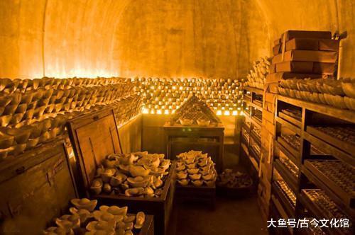 中国古代一巨贪, 抄家时死活找不到黄金, 最后一锤砸出几个国库!
