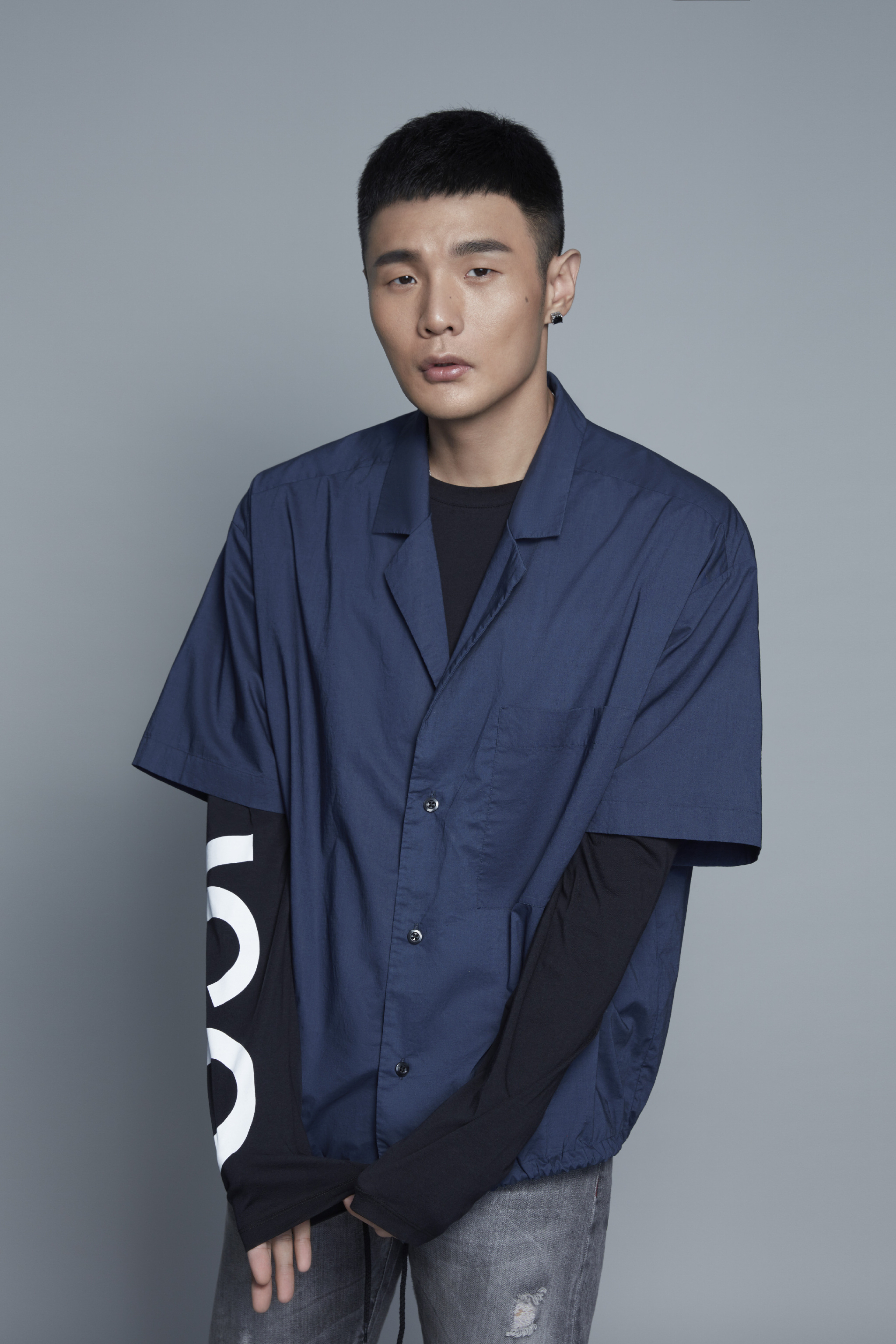 李荣浩2018年的全新专辑主打歌《年少有为》