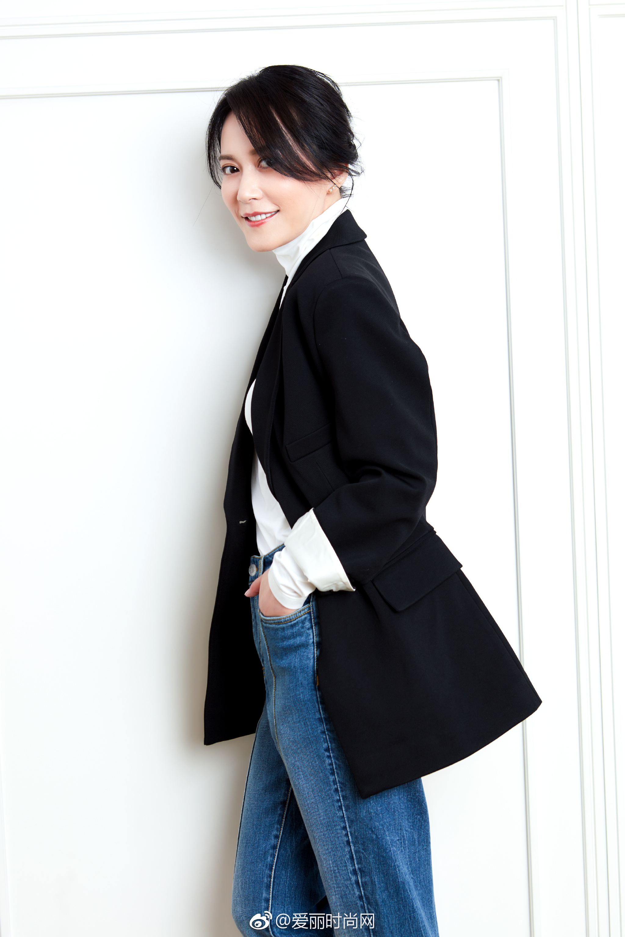 近日,俞飞鸿 身着@Edition 2018冬季黑色西装