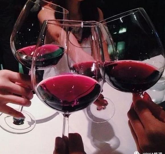 别人吃饭她喝酒 舒淇的一杯红酒让人胃口大开