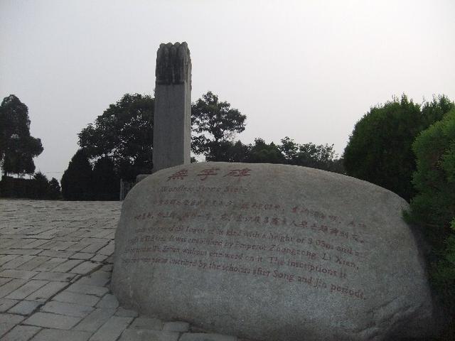 为历史上唯一的女皇帝,为何武则天死后,墓碑上