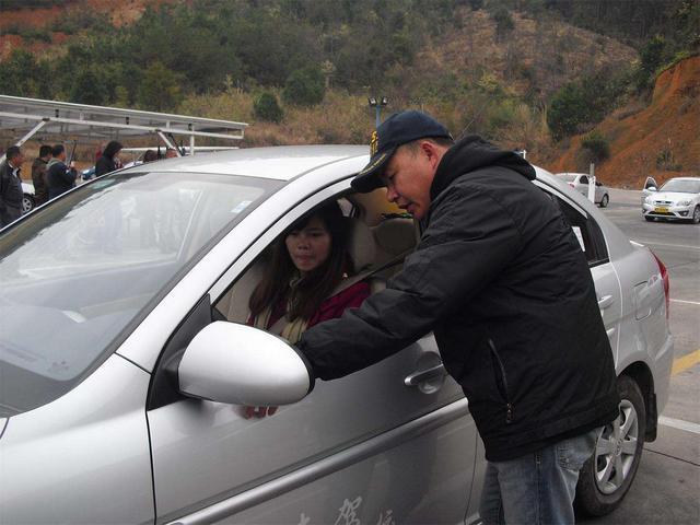 为什么驾校的教练态度都不是很好? 凶你是为了