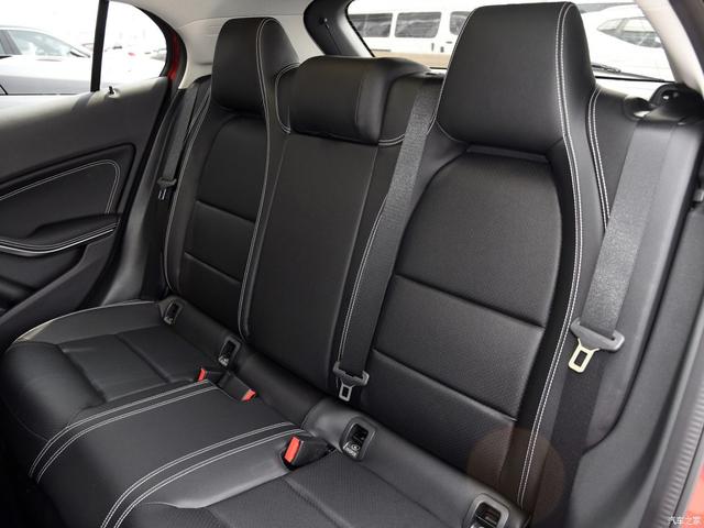 奔驰GLA200动态测评,它不配璀璨星辉奔驰标?