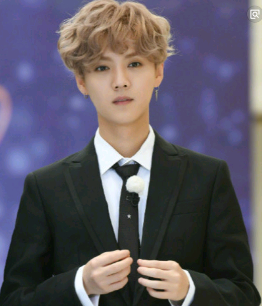 蔡徐坤,鹿晗同款泡面头,网友,撞发型不可怕,谁娘