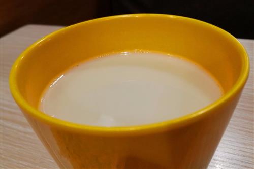 男子喝2年豆浆长出D罩杯 男人真的不能喝豆浆