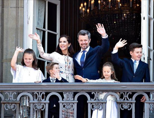 丹麦王室腓特烈庆祝50岁生日，王储与平民王妃谱写现实中的真童话