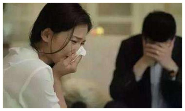 女子出轨被丈夫抓现行,不但不承认,还报警