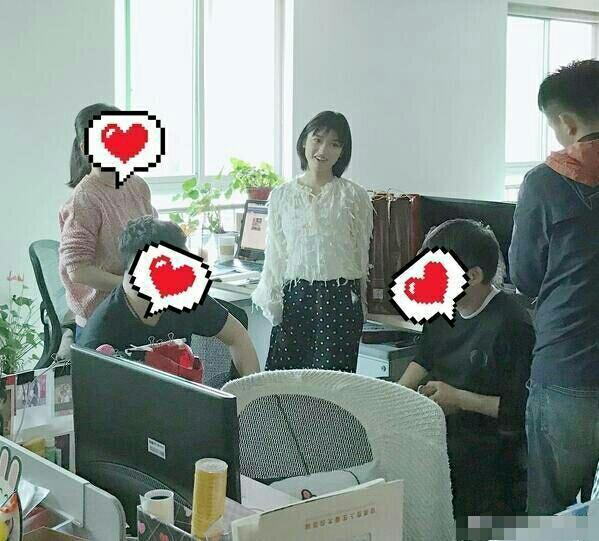 一夜走红不忘本!沈月芒果职员变女艺人,回芒果