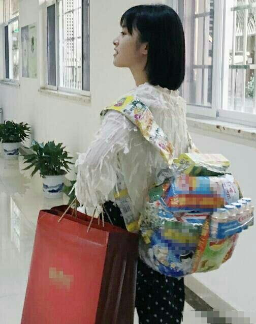 一夜走红不忘本!沈月芒果职员变女艺人,回芒果