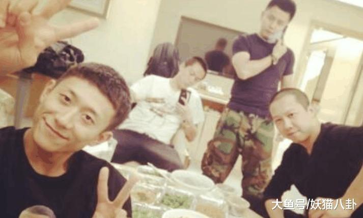 明星拍美照太拼了, 高圆圆跪地上, 杨幂用吹风机