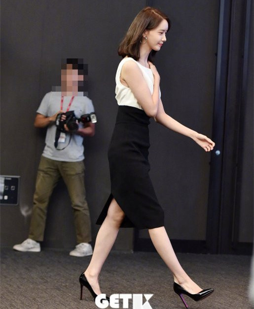本以为林允儿穿黑色高跟很美了，直到看见宋茜，才知啥去叫筷子腿