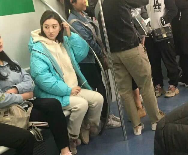 景甜张继科已奉子成婚景甜方辟谣拍戏没有时间