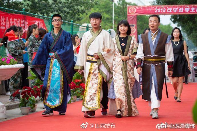 成都工商学院实习多久？