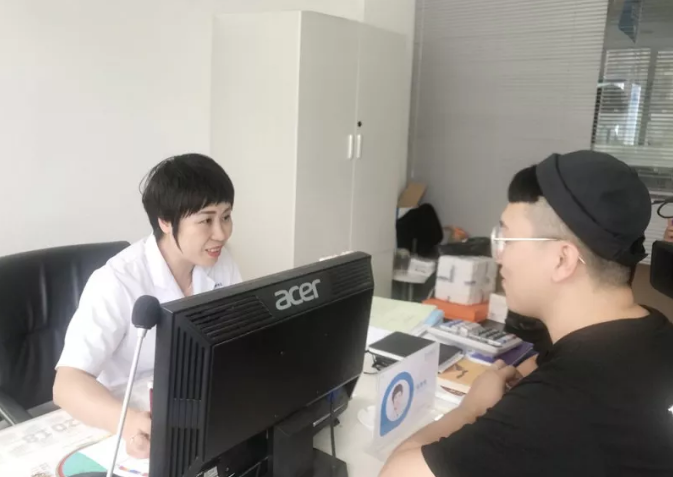 江西fm969主持人雨航,江西fm969主持人宇航 江西fm969电台雨航在南昌普瑞眼科医院完成近视手术