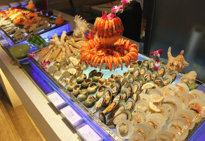 日本人来中国吃自助餐,为何只盯着一种水果狂