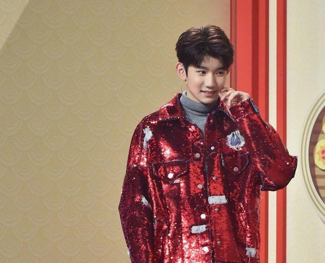 《歌手》决赛华晨宇这件衣服王源大张伟都穿过