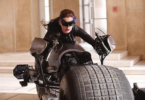 本以为道奇战斧够牛了!结果遇上这辆摩托!车主:下雨天没法骑