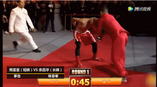传统武术至今还要证明自己!咏春拳高手挑战拳击,被一只手解决